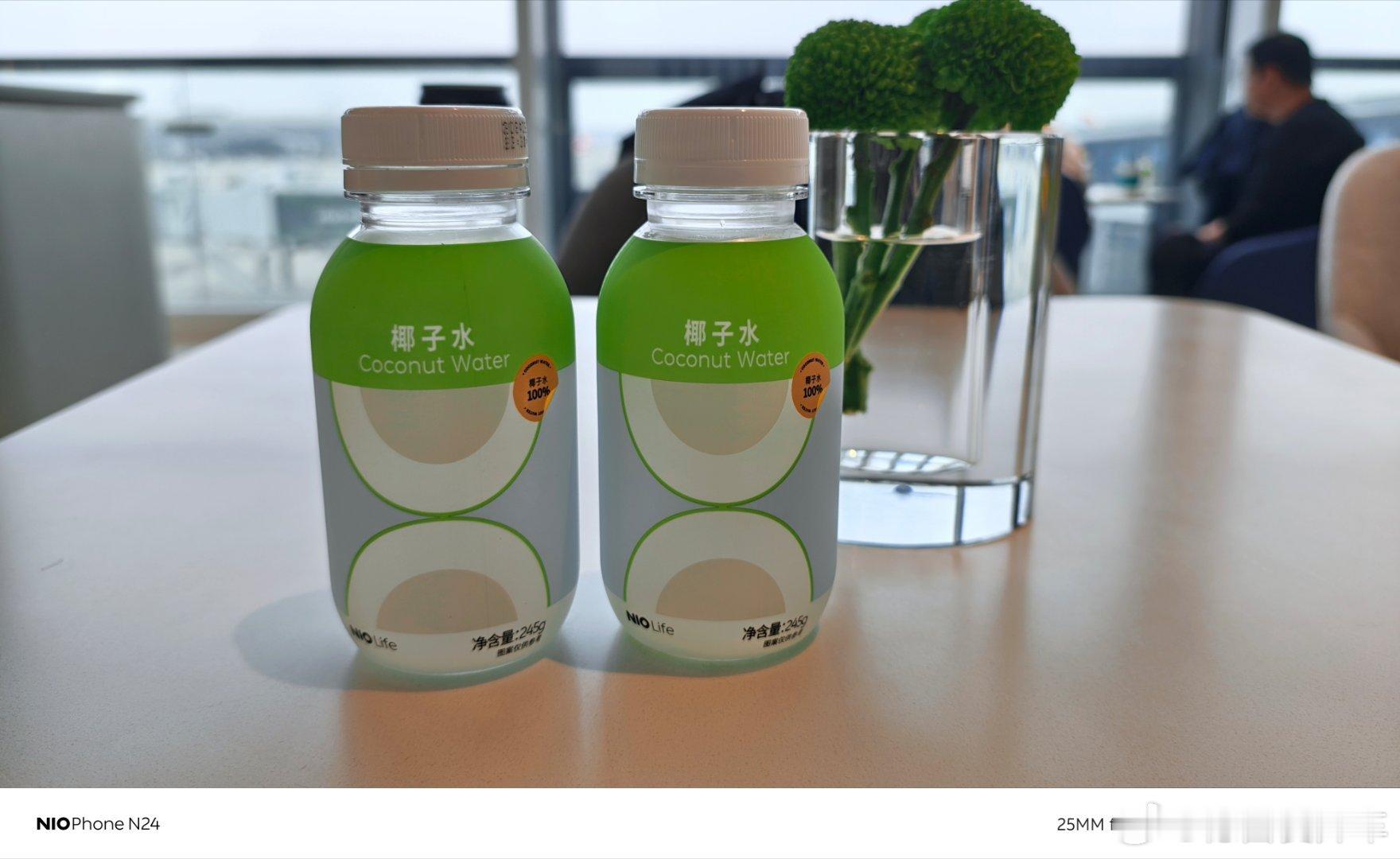 又喝上椰子水了，冰爽甘甜。 