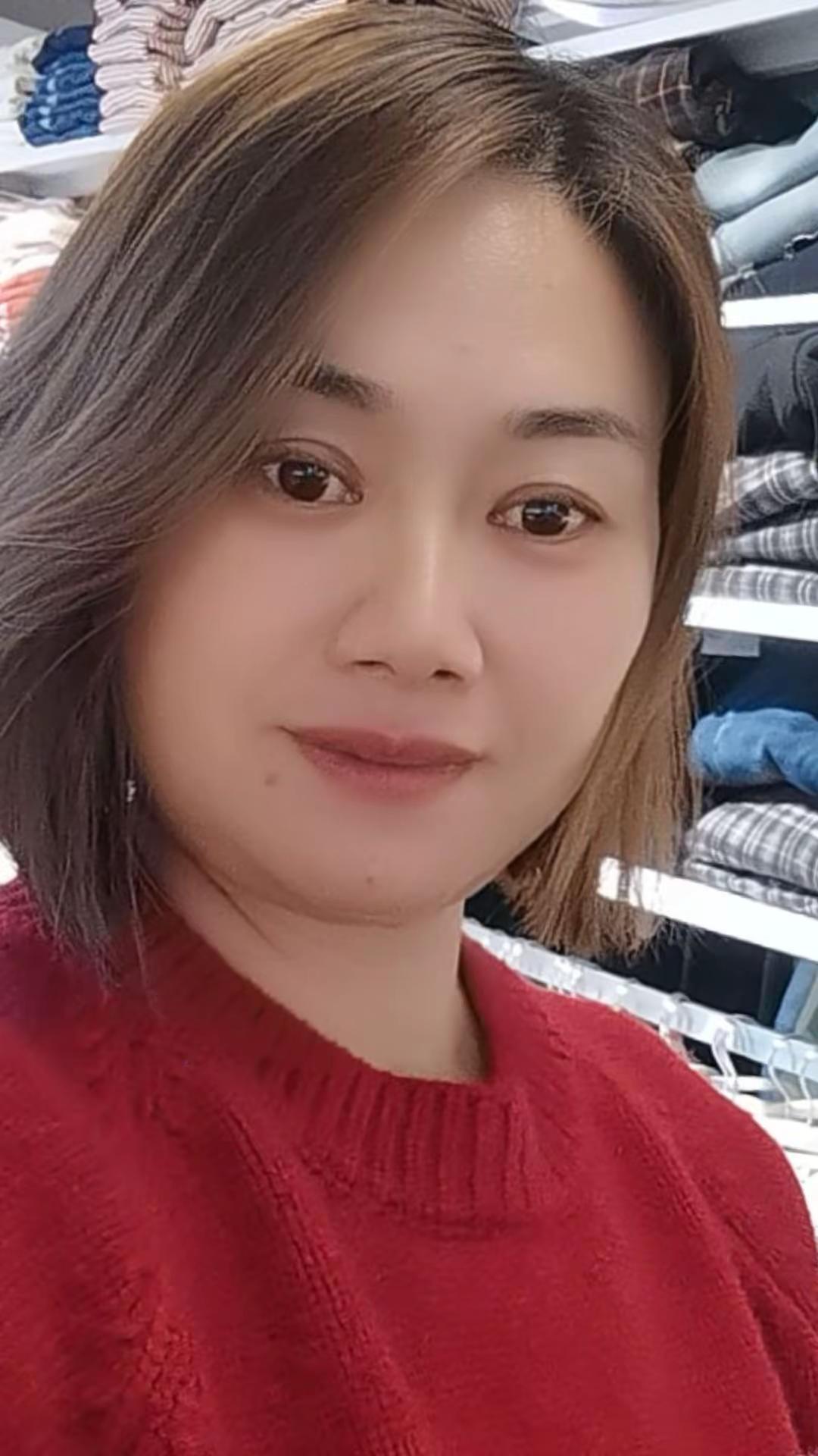 下个月就春节啦！给自己买件红色的毛衣穿穿，愿来年红红火火！事事顺心！