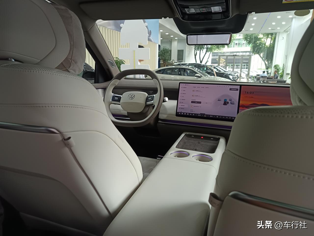 大众的这个9X
是所有合资品牌里模仿中国品牌最像的
如果换一个标
你说是中国品牌