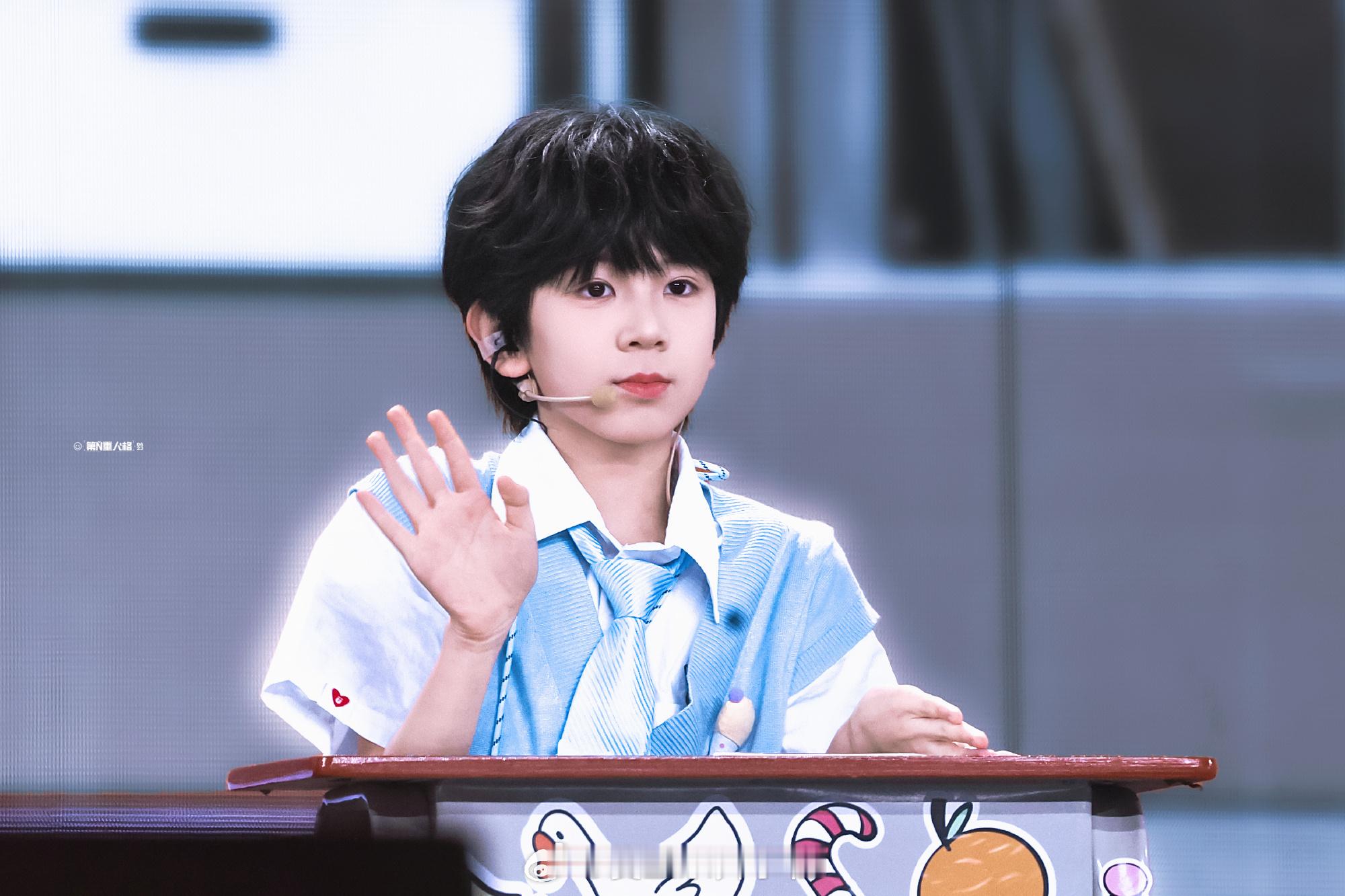 【投稿】陈璟翊第1次公演状态好好 元气满满 生图好抗打 期待后面💜💟 