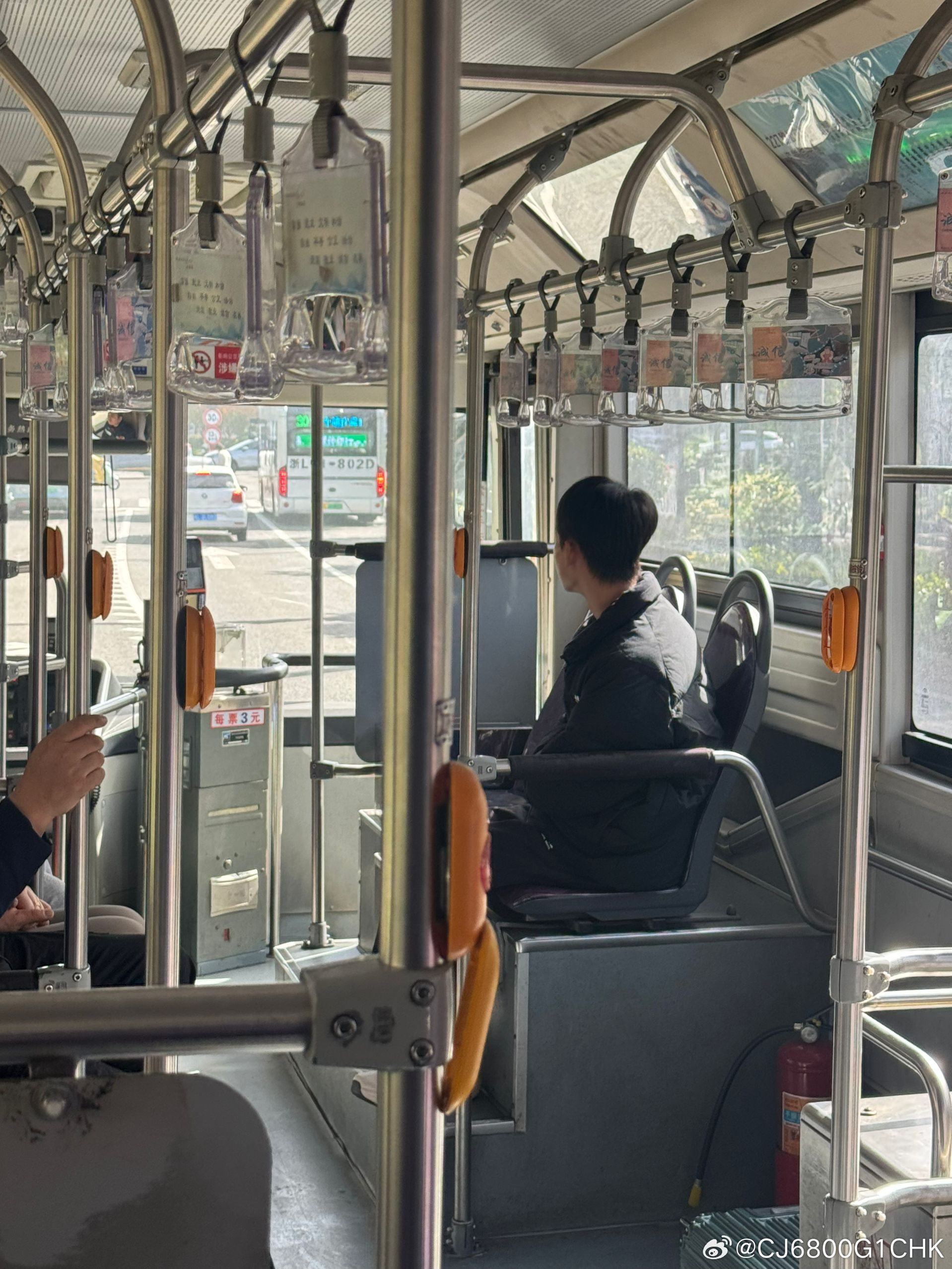 舟山公交防误触版本下车铃，看上去应该是自制的 