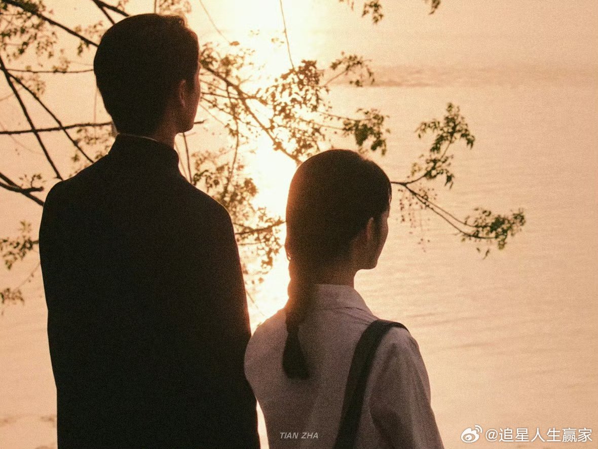 喊卡了姐夫还来个额头吻我们姐姐姐夫就是如此的甜，原来亲到喜欢的人真的不一样喔，你