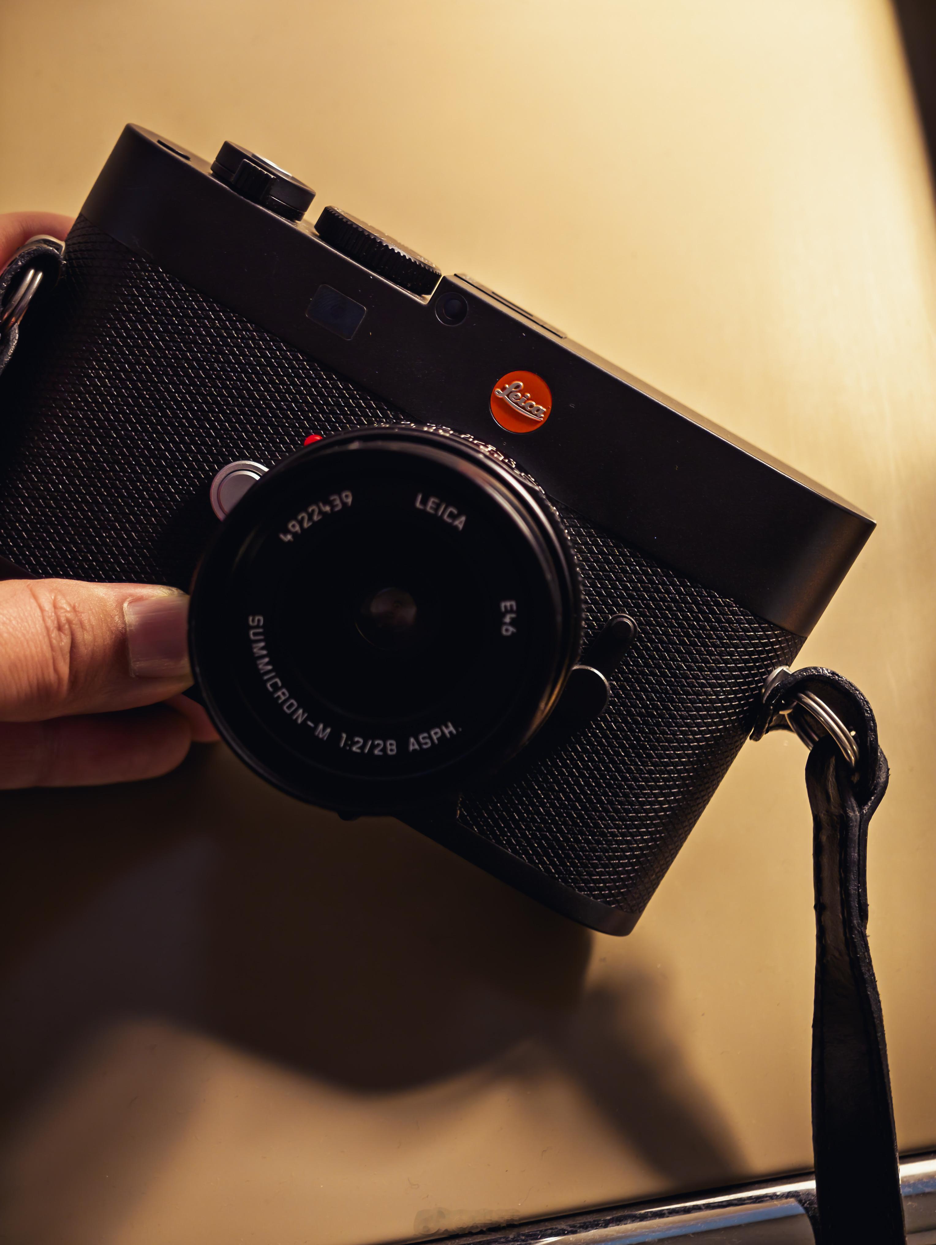 徕卡 M EV-1 到手了取消了光学取景，但上手几乎感知不到大小和重量的变化，依