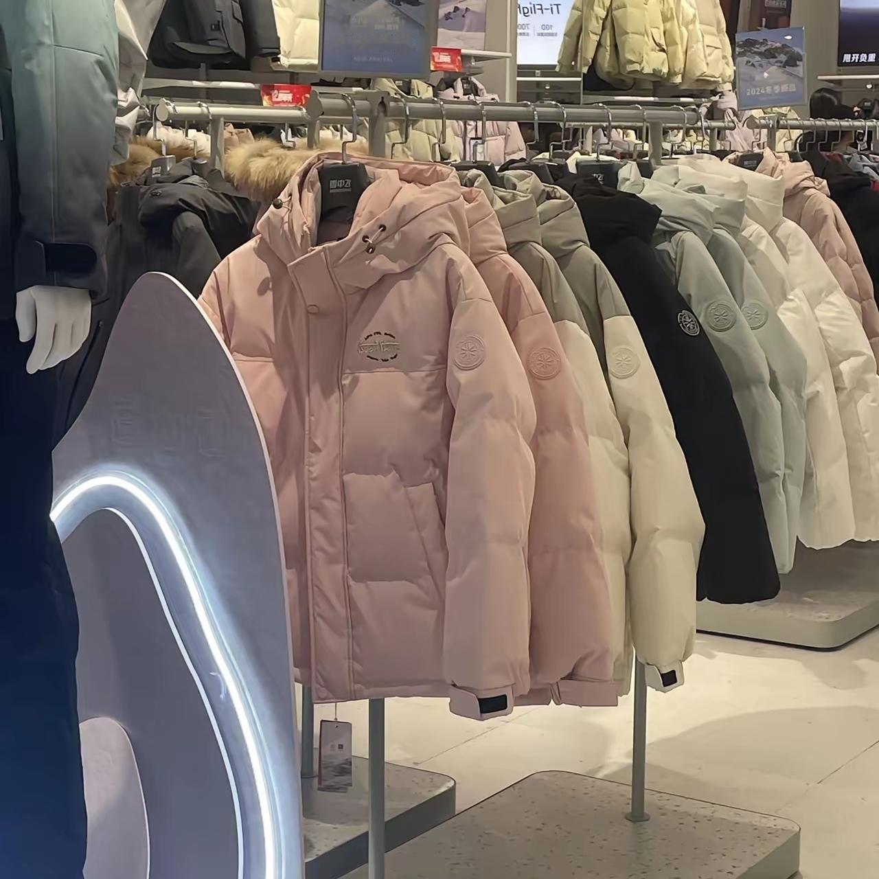 穷人的冬天是真难！揣500块买羽绒服，跑10家店愣是空手而归
 
昨儿个广州降温