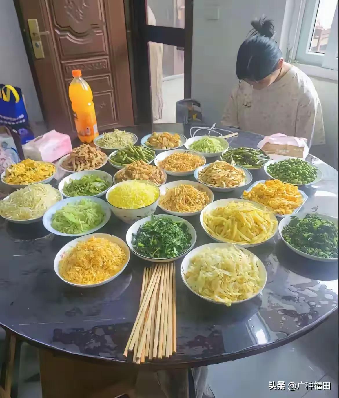 这个是哪个地方的特色美食呢！还以为是没有炒！这个对我来说没有食欲，有喜欢这故款美