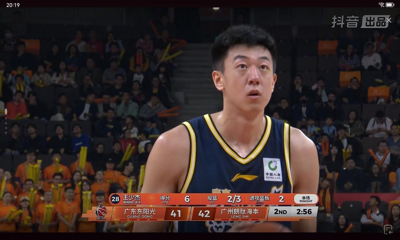 王少杰背打先对抗，焦泊乔抢篮板被抢断，两个人差别很大

杜锋现在最信任的就是王少