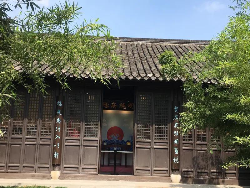 郑板桥：一位会写诗会画画的“奇葩”官员，笑傲江湖的超能大师！

在浩瀚如烟的中国