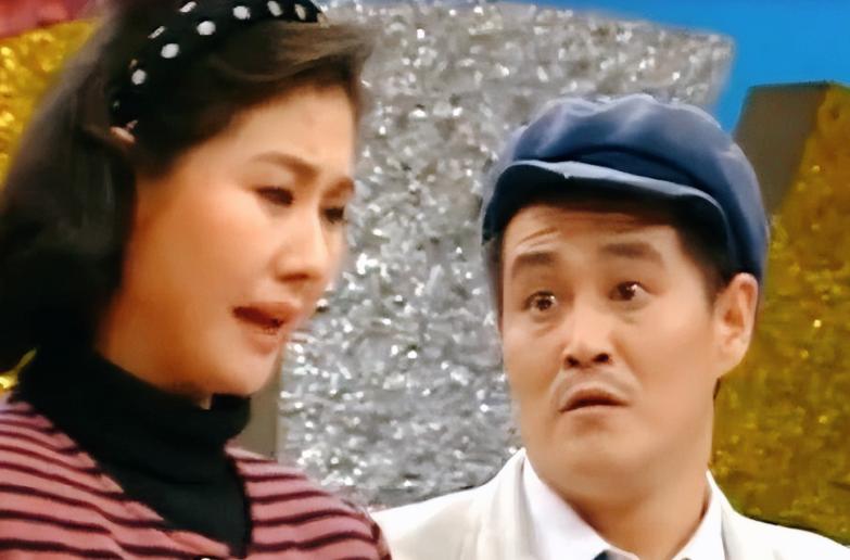 [微风]1992年，赵本山和黄晓娟表演完《我想有个家》，走下舞台，黄晓娟对赵本山