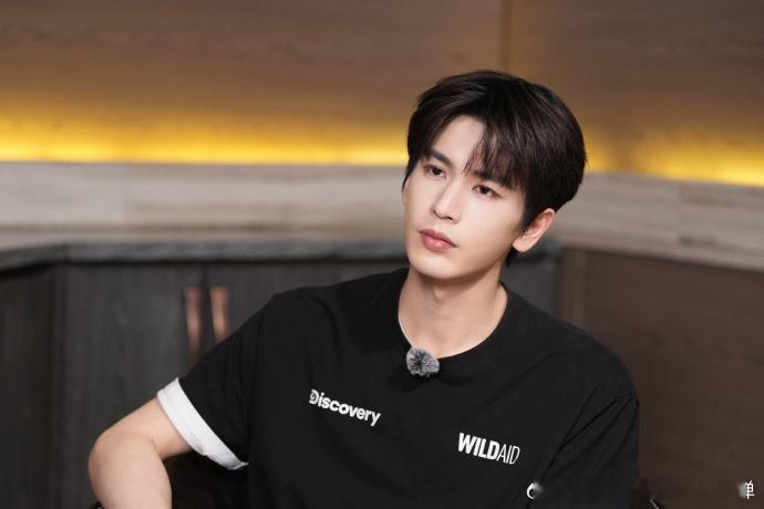 张凌赫新华社专访出图、张凌赫聚焦绿色未来 张凌赫以真诚态度参与新华社专访，呼吁大