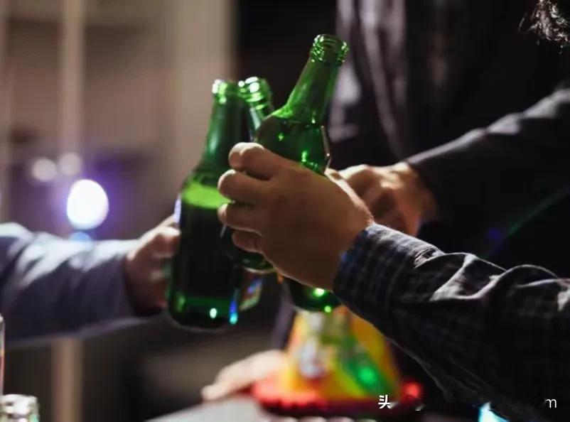 22岁生命止于河边酒局，法院判决警示所有人：这是三重代价

深夜、河边、未喝完的