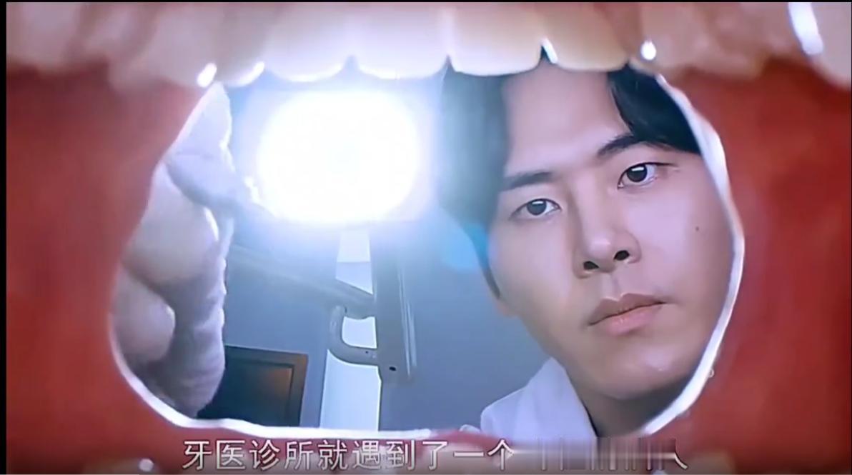 “太恶心了！”福建泉州，50岁男子因多颗牙齿松动，到医院更换假牙。医生检查发现其
