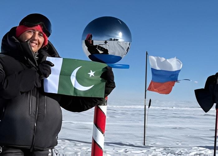 新闻快讯——巴基斯坦登山家萨米娜·拜格成为首位滑雪抵达南极点的巴基斯坦人。