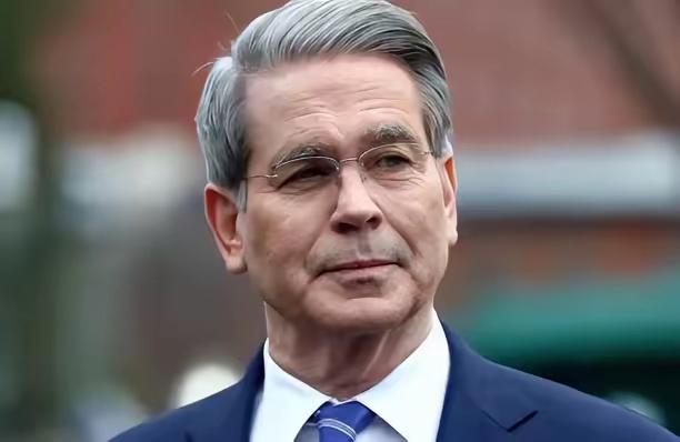 中美新一轮关税谈判刚结束，贝森特回国就上CNBC节目，聊了聊谈判细节，他说中方来