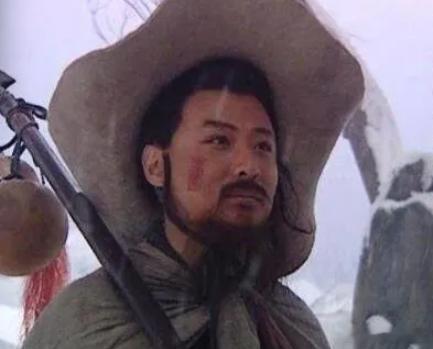 林冲武松与潘金莲的雪。林冲风雪山神庙，是为千古名篇。潘金莲雪中勾武松，却可对照。