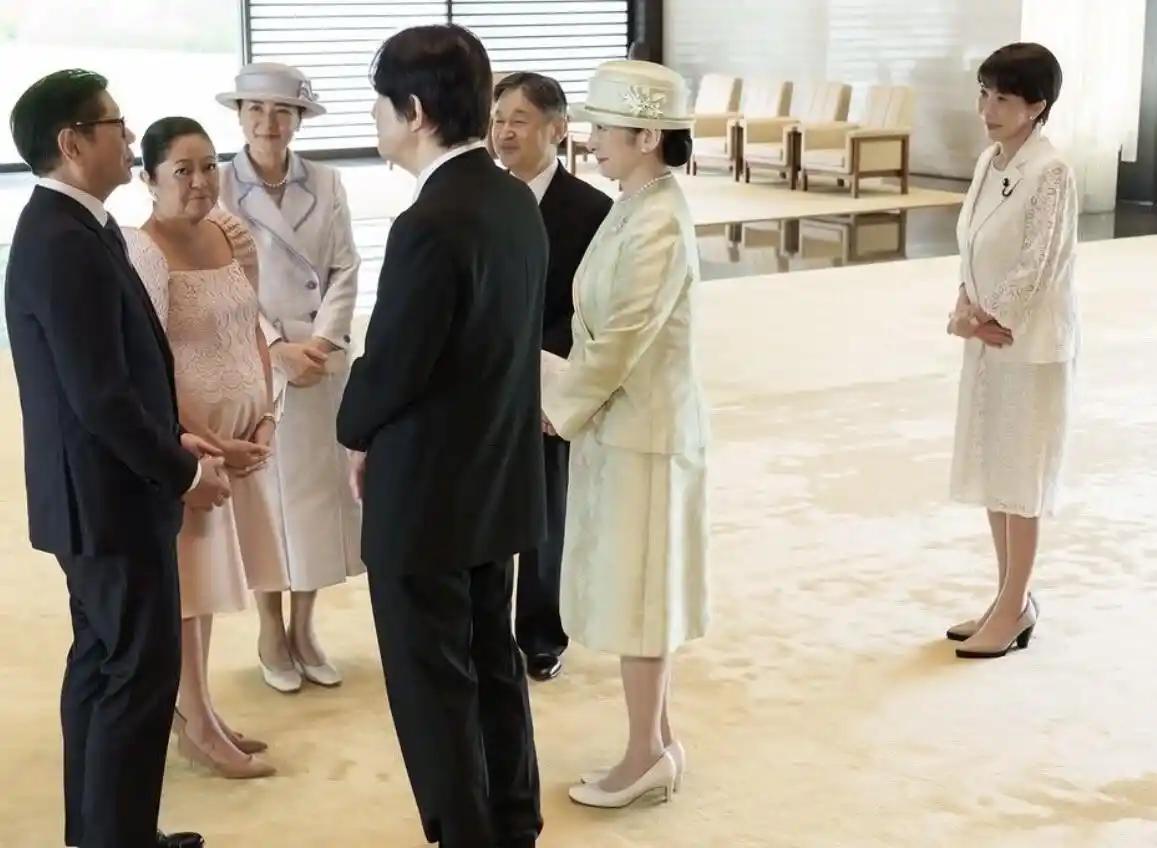 高市早苗尴尬了！在日本菲律宾关系正常化70周年之际，菲总统小马科斯夫妇访问东京。