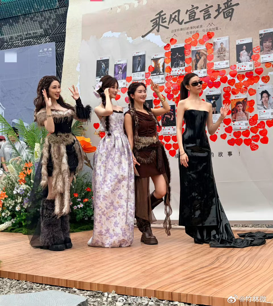 祝绪丹把李晟抱起来签名乘风展台这段真的好甜！别人都在优雅拍照，祝绪丹直接一把抱起