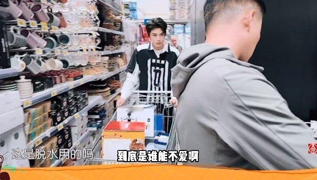 丁禹兮的工作态度像海绵宝宝 中餐厅 绝了！丁禹兮在《中餐厅》的工作态度和海绵宝宝