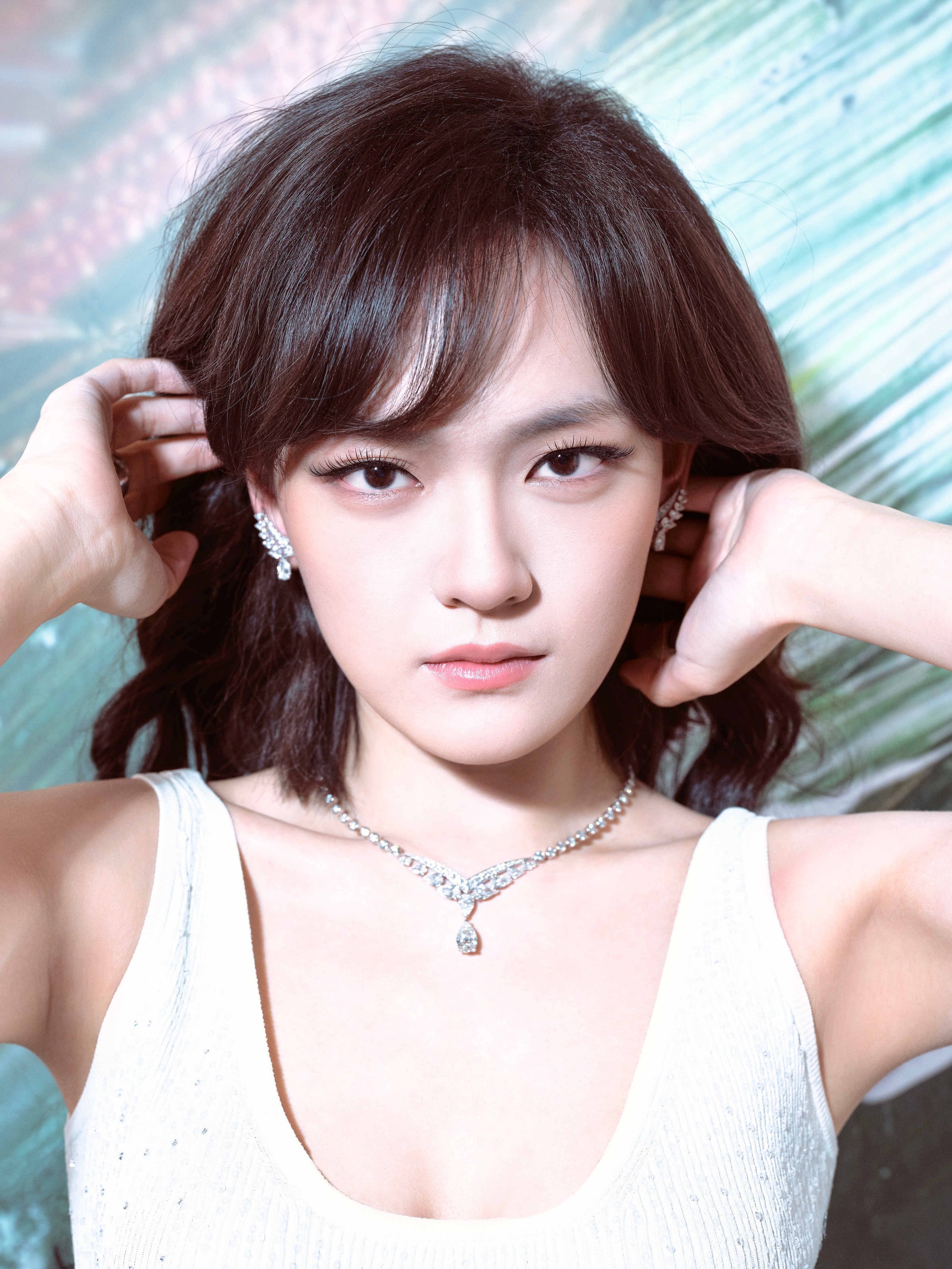 文淇微博之夜第二套造型闪亮登场，佩戴CHAUMET Joséphine约瑟芬系列