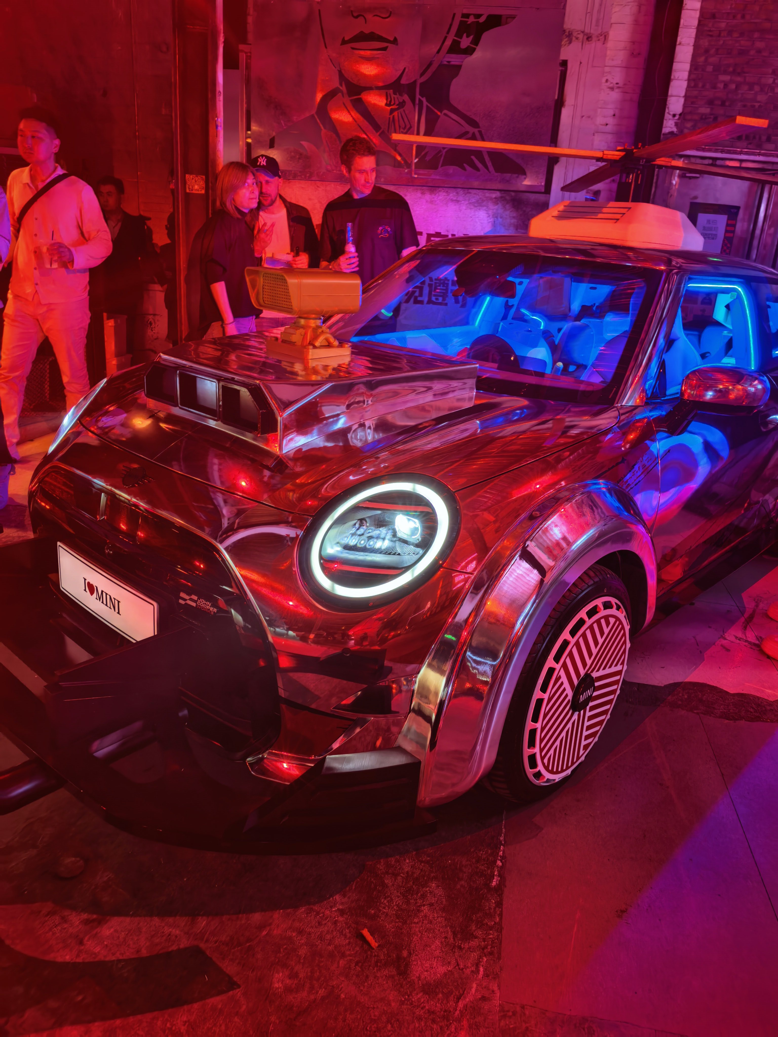 现场最喜欢的一台MINI，这竹蜻蜓加方向盘真是对路子。 