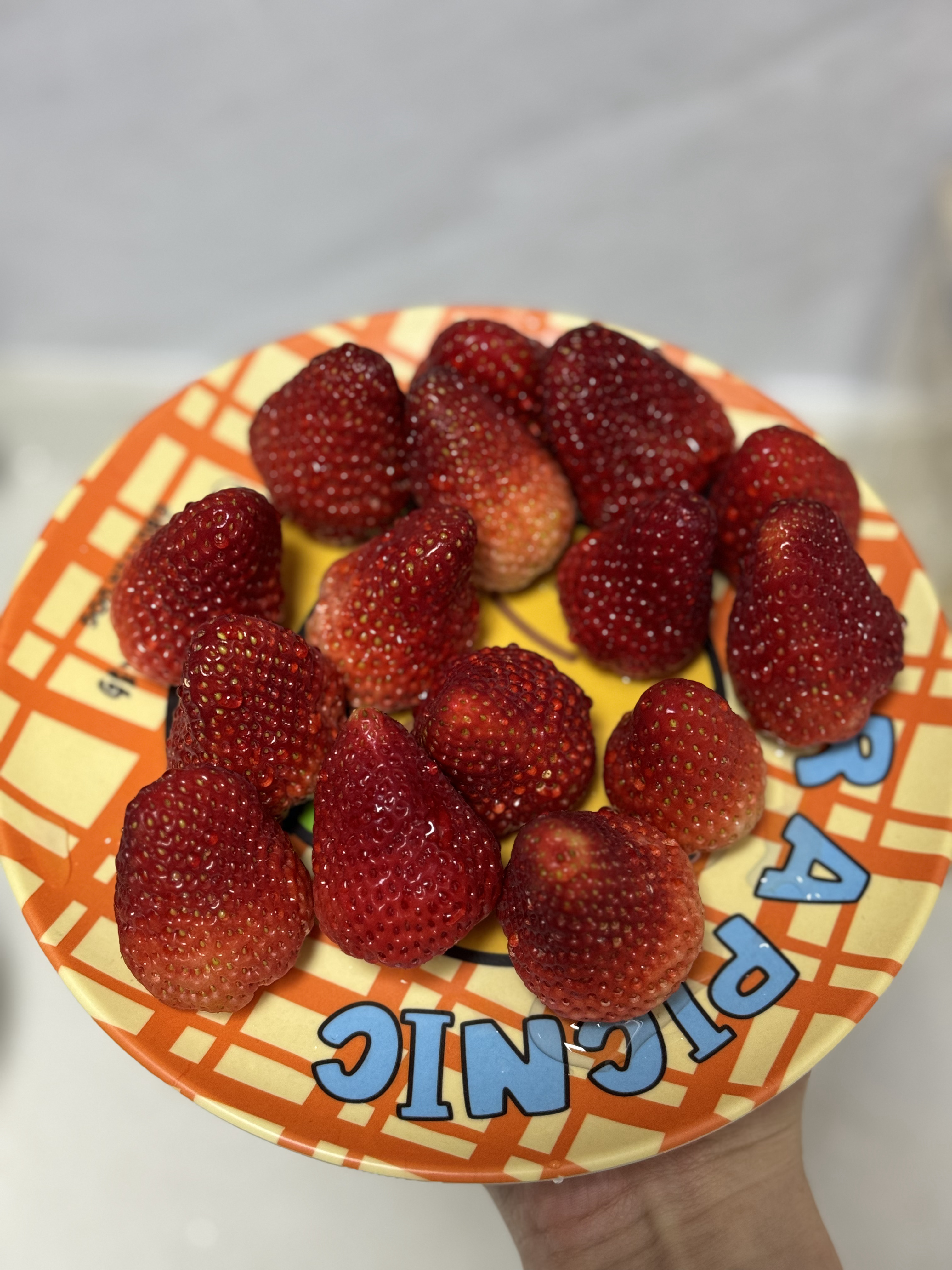 草莓不是过季了吗咋还这么贵[允悲] ​​​