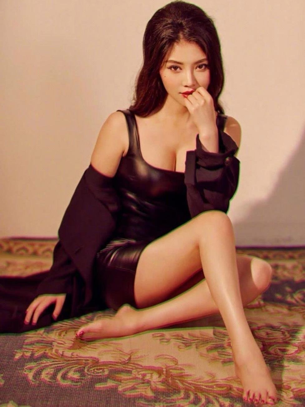 女神徐冬冬在网上上分享了自己和丈夫尹子维的分居生活情况，表示即使一个人生活也非常