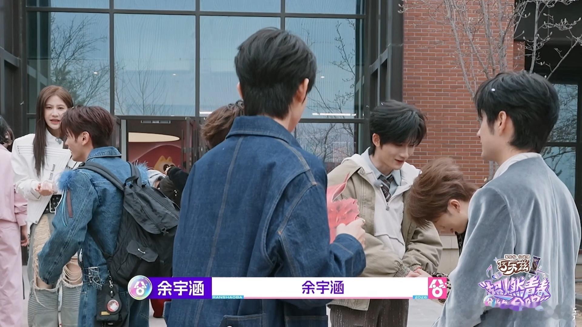 鹭卓余宇涵找机会结拜啊感觉余宇涵把空气都净化了 谁看了不感叹余宇涵的干净气质，一