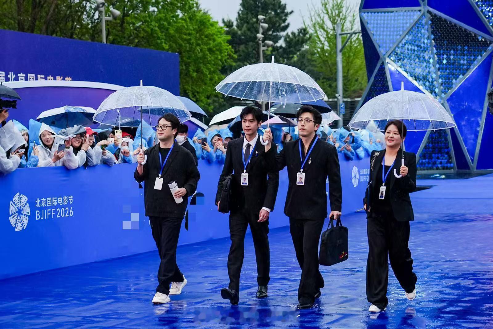 北影节问道体走红《年会不能停2》这波太有打工人共鸣了！导演董润年、编剧应萝佳携张