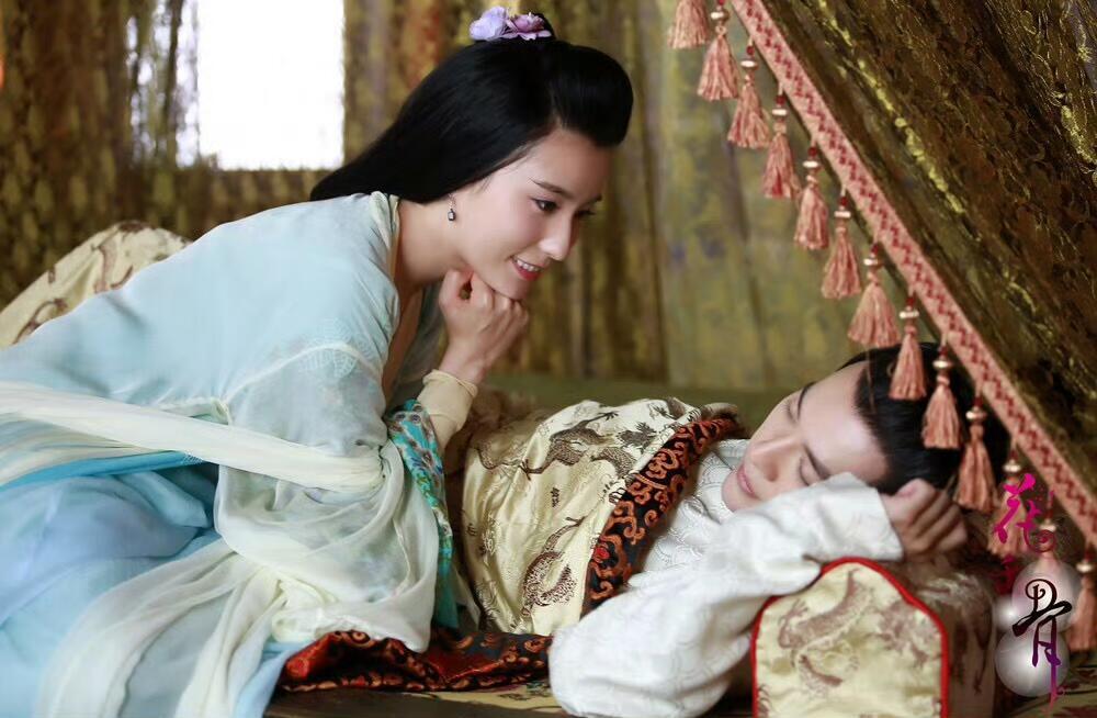 原来花千骨当时那么惨花千骨到底多爱白子画才能接受白子画把她逼到这个程度 