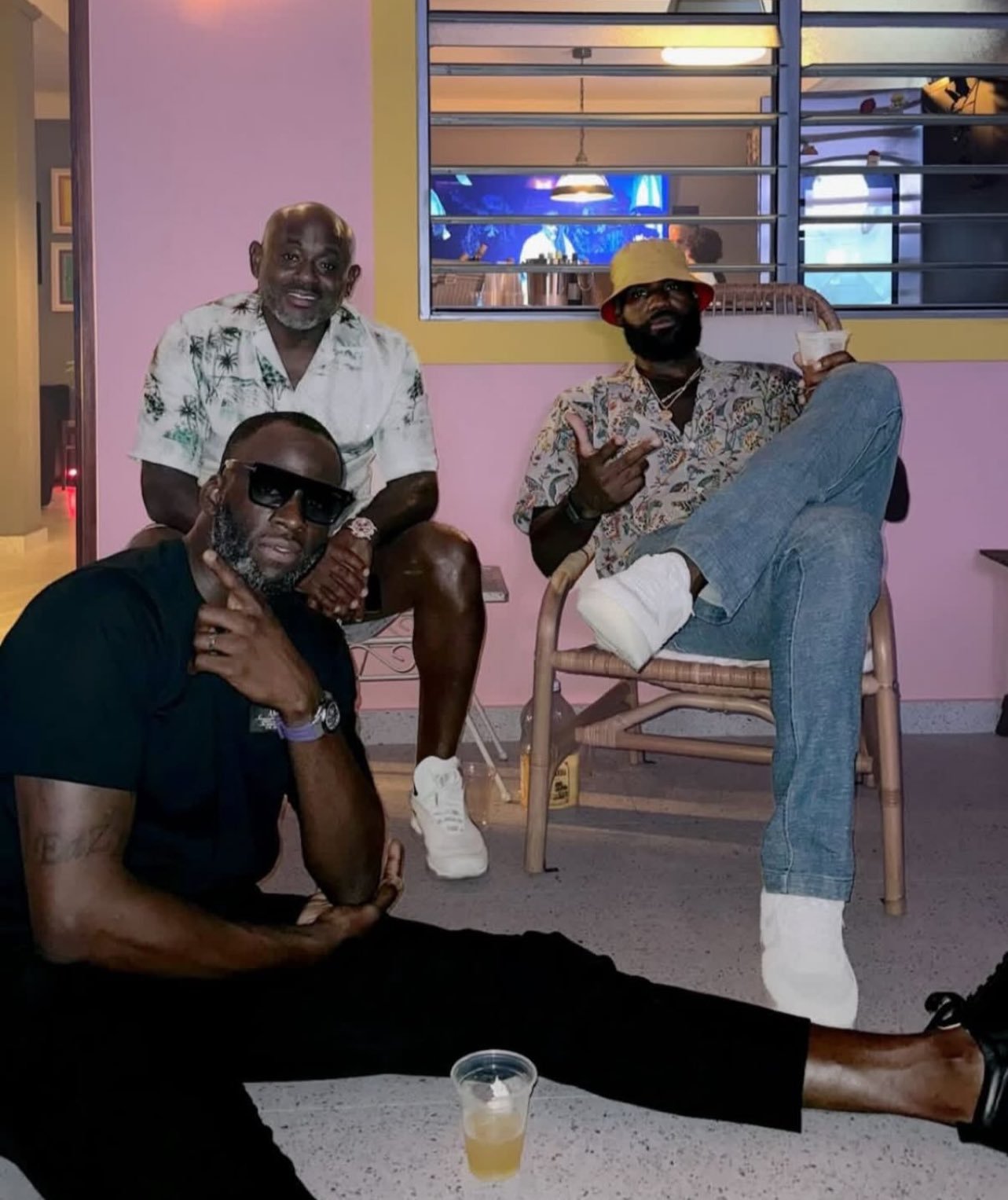 詹姆斯和追梦一起在波多黎各参加Bad Bunny音乐会詹姆斯追梦格林 ​​​