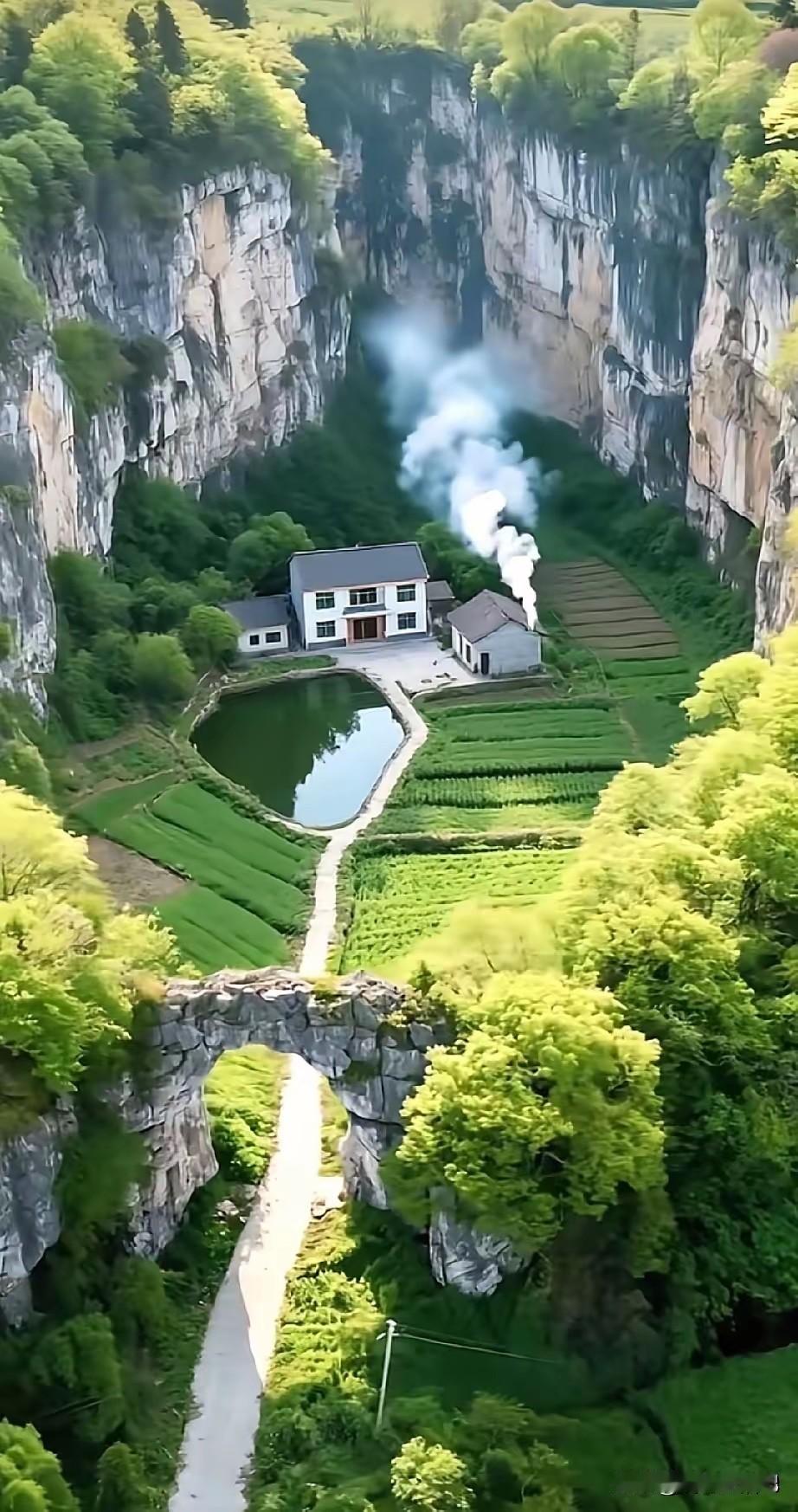 如果有一个心爱的姑娘和你一起住这里，你愿意在这儿住十年吗？