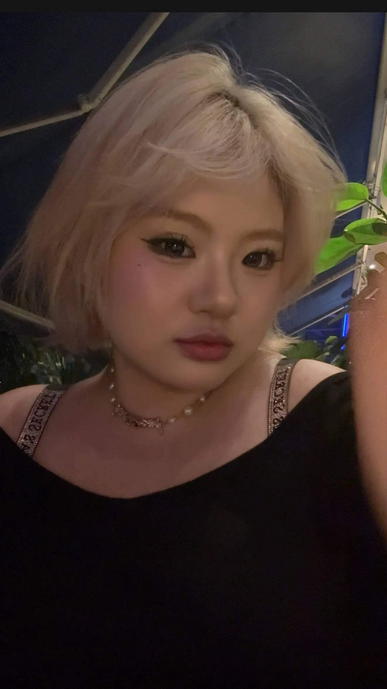 终有一天我会举杯 敬我的鲁莽 我的孤单 我秉直的脾气 和我的泪流满面