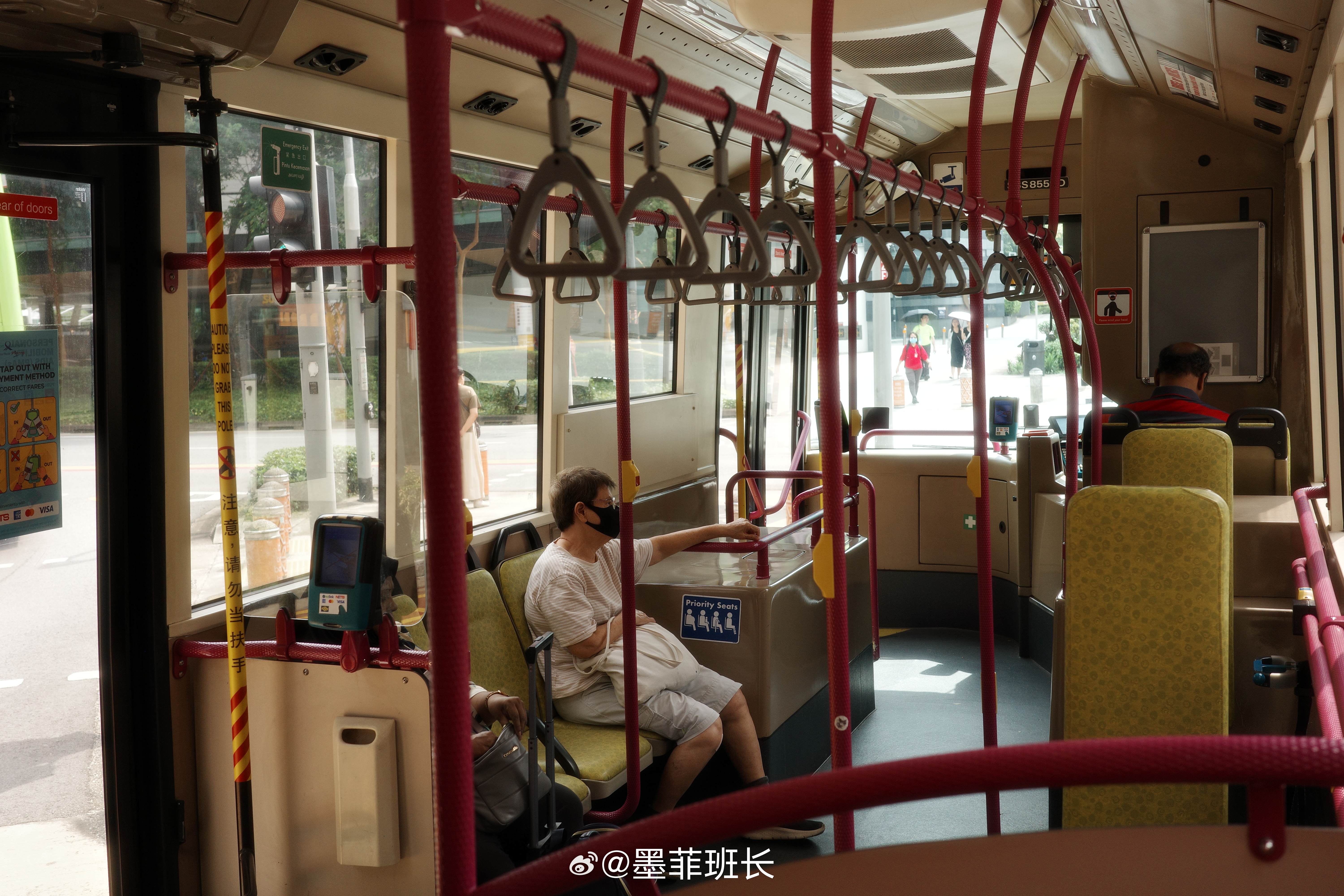 喝了一杯叫“上上签”的咖啡☕️读书的女孩运动的男孩，他们都拥有丰富的世界🌍还是