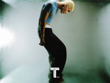 米卡TStyle二月封面大片，古铜肤色、超绝时尚表现力，就问帅成这样是何意味