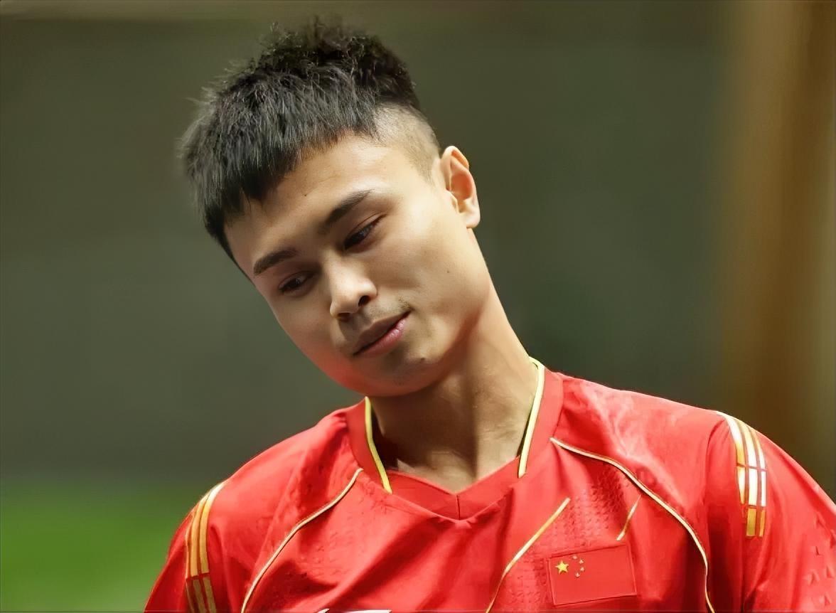 有一说一！在国乒中生代球员当中，周启豪是最让人失望的一位。多年来，内战内行、外战