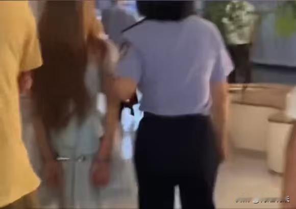上海，男子谈到一个贵州的离婚女子，可这女子一直欺骗男子，连名字都是假的，奔现发生