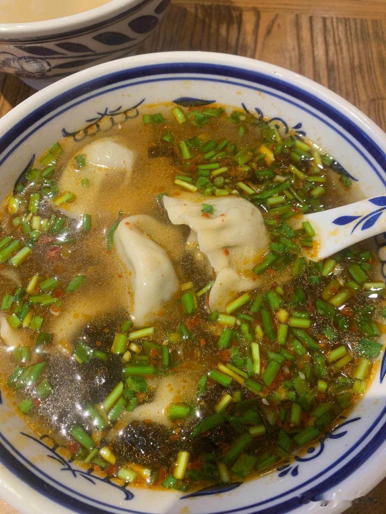 太咸了！齁咸！早就在网上团了两份燕春大集的酸汤水饺，昨天晚上终于成行！看网上的