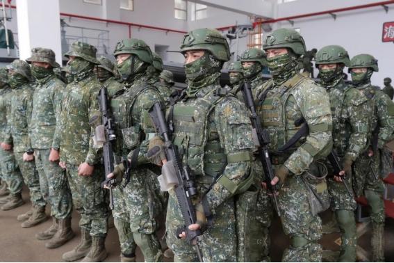 “如果敢打乌克兰，那么我就轰炸莫斯科，如果中方收复台湾，那么我就轰炸北京”，特朗