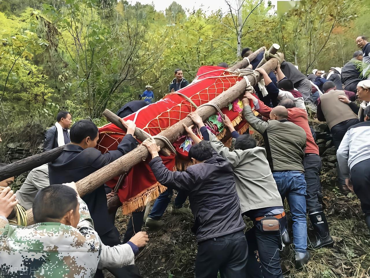 为什么3月新规出来后，火葬不再“一刀切”了？有人说是因为以前支持别人火葬的人都老