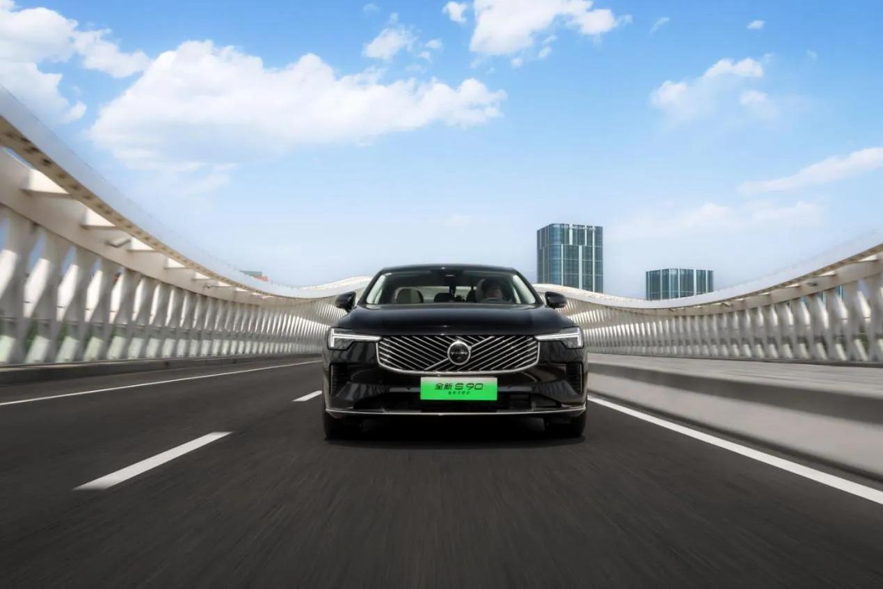 沃尔沃全新S90用实力告诉你，什么叫“全球车、中国造”。

5月29日，随着新北