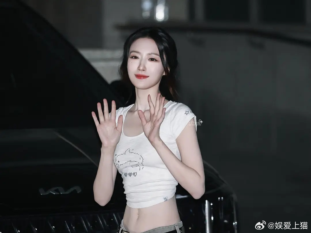 叶舒华这瘦的都不像她了，看了好久才认出来 