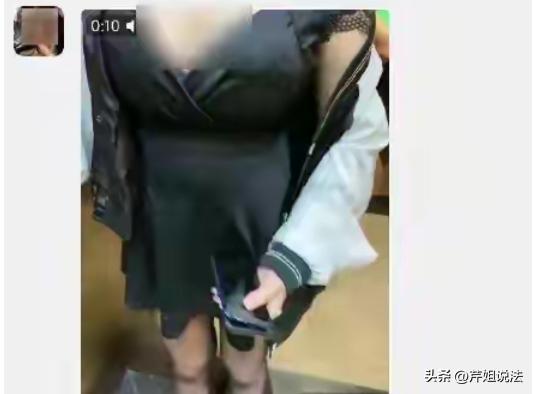四川，一男子夜里睡不着时，有个女网友表示愿意上门帮他按摩，男子看到这女网友长得还