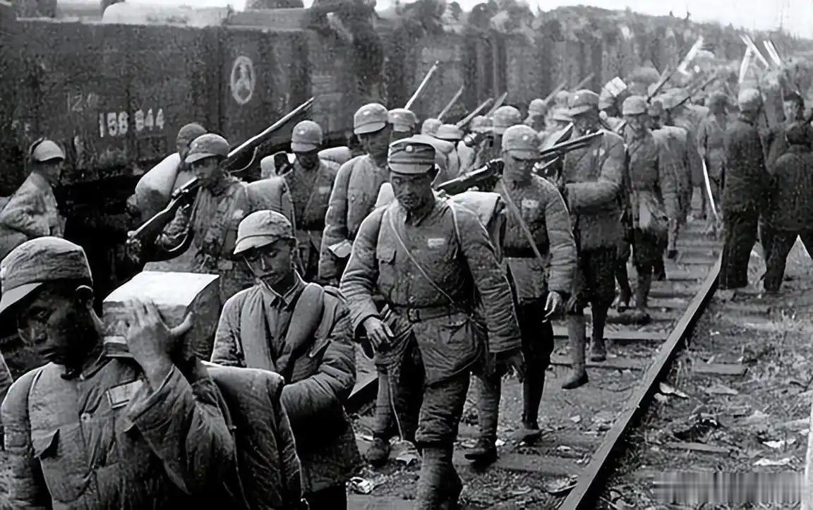 1938年，南方绝大多数红军游击队已下山整编，汇入新四军抗日洪流。唯独赣东北磨盘