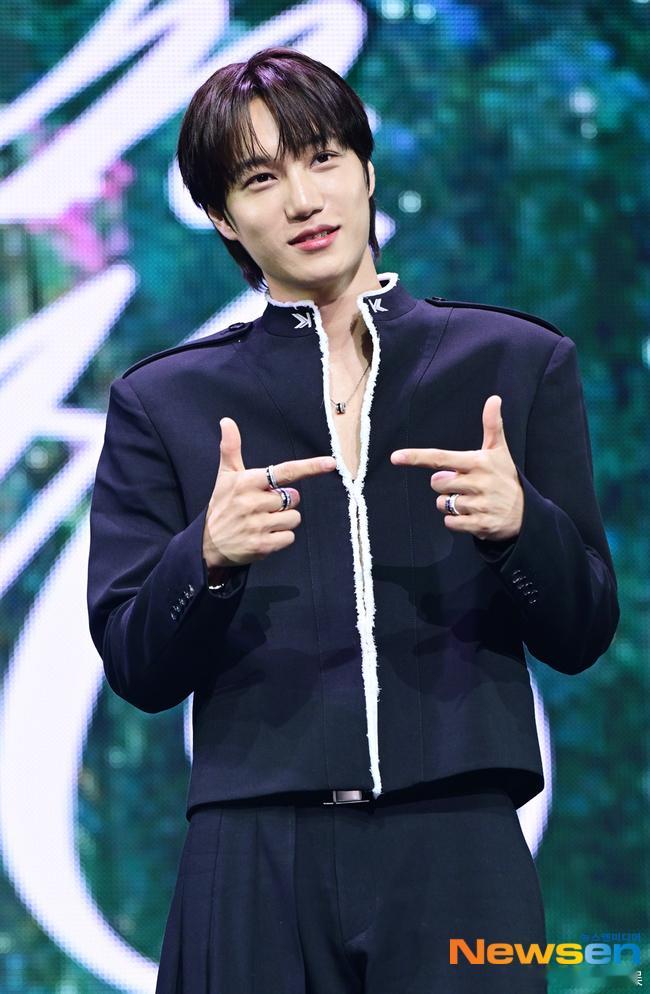 金钟仁回归新闻图 SUHO主持金钟仁回归showcase EXO金钟仁迷你4辑 