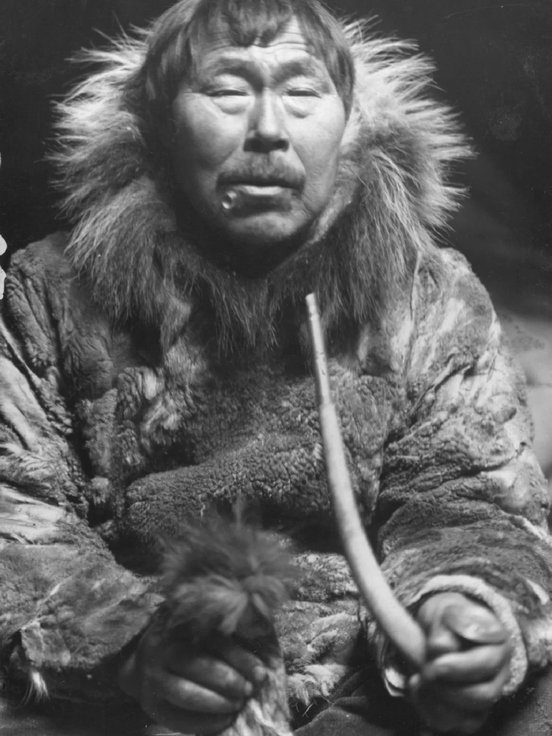 习惯了寒冷的因纽特人（爱斯基摩人）