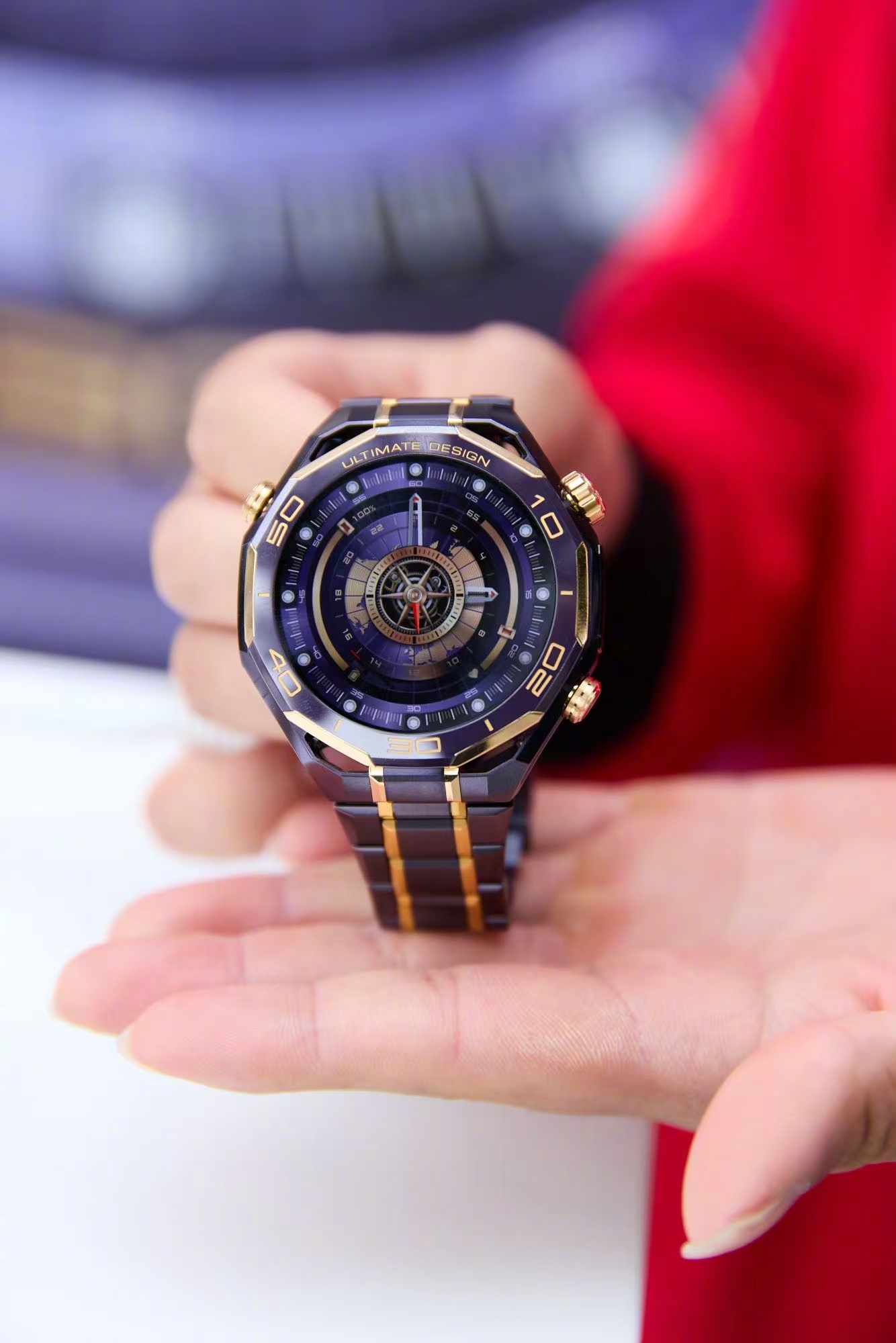 这才是华为非凡大师紫金腕表的球场格调！华为WATCH UlTIMATE DESI