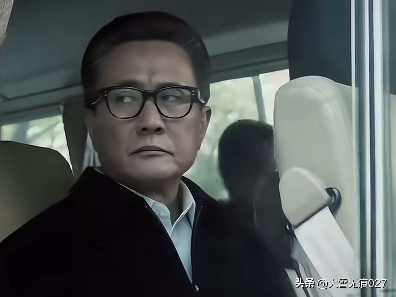 高育良领导的汉东省委政法委是正厅级，由汉东省委设立，是隶属机构；
田国富领导的汉
