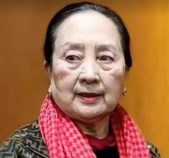 都说74岁的张金玲“一脸苦相”，晚景凄凉。我查了下她近况，差点惊掉下巴。你记忆里