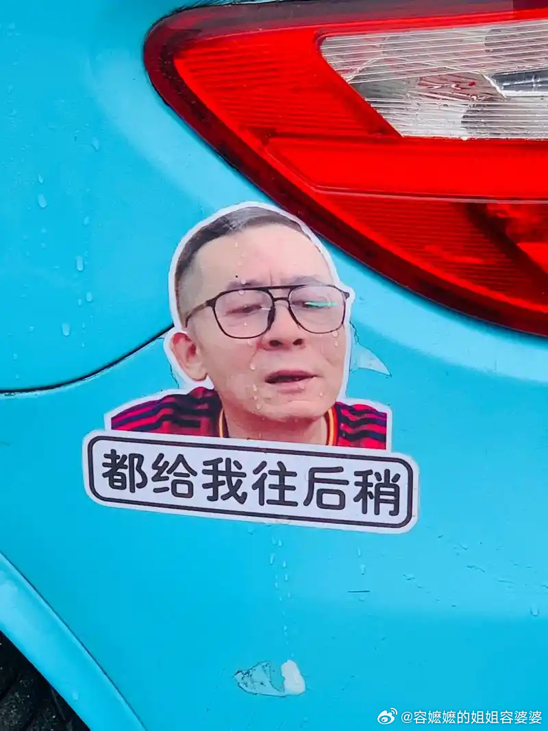 00后女主播称干擦边月收入30万《小莉帮忙》越帮越忙，问题抛出来后，什么忙也帮不