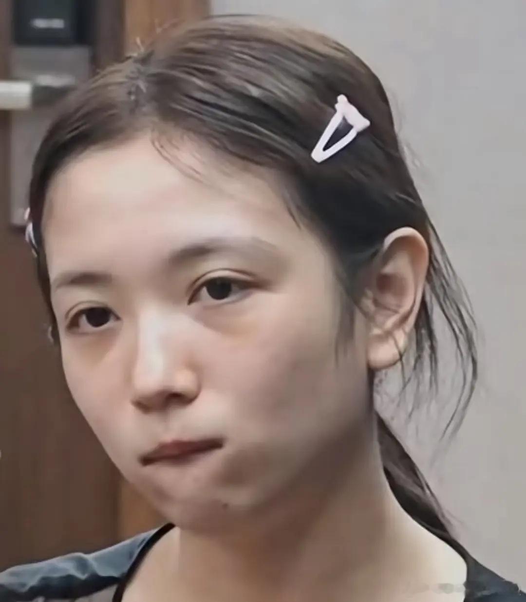 代露娃上个节目面相都变了，又出逆天言论生活中都很少有情商这么低的人了 ​​​