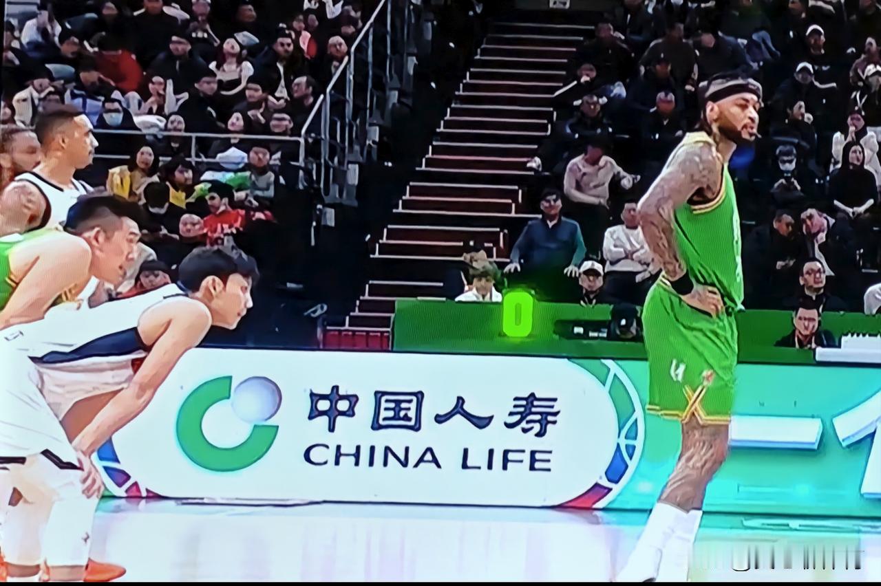 徐中锋和莫兰德两大中锋的对决[笑哭][笑哭][笑哭]
广东东阳光上赛季的主要徐杰